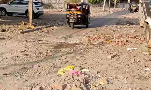 Amritsar: पुरानी सब्जी मंडी के पास फिसलन भरी सड़क पर तत्काल ध्यान देने की जरूरत Amritsar: पुरानी सब्जी मंडी के पास फिसलन भरी सड़क पर तत्काल ध्यान देने की जरूरत