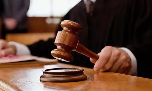 नियोक्ता को फरार कर्मचारी की तलाश करने की आवश्यकता नहीं: HC