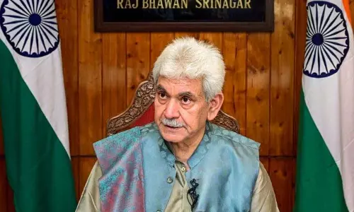 LG ने आतंकी संबंधों के चलते पुलिसकर्मी समेत दो सरकारी कर्मचारियों को बर्खास्त किया