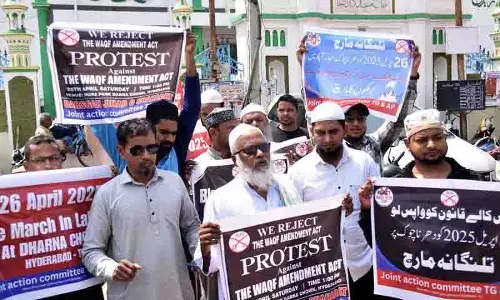 वक्फ (संशोधन) अधिनियम को वापस लेने की मांग को लेकर Hyderabad में विरोध प्रदर्शन