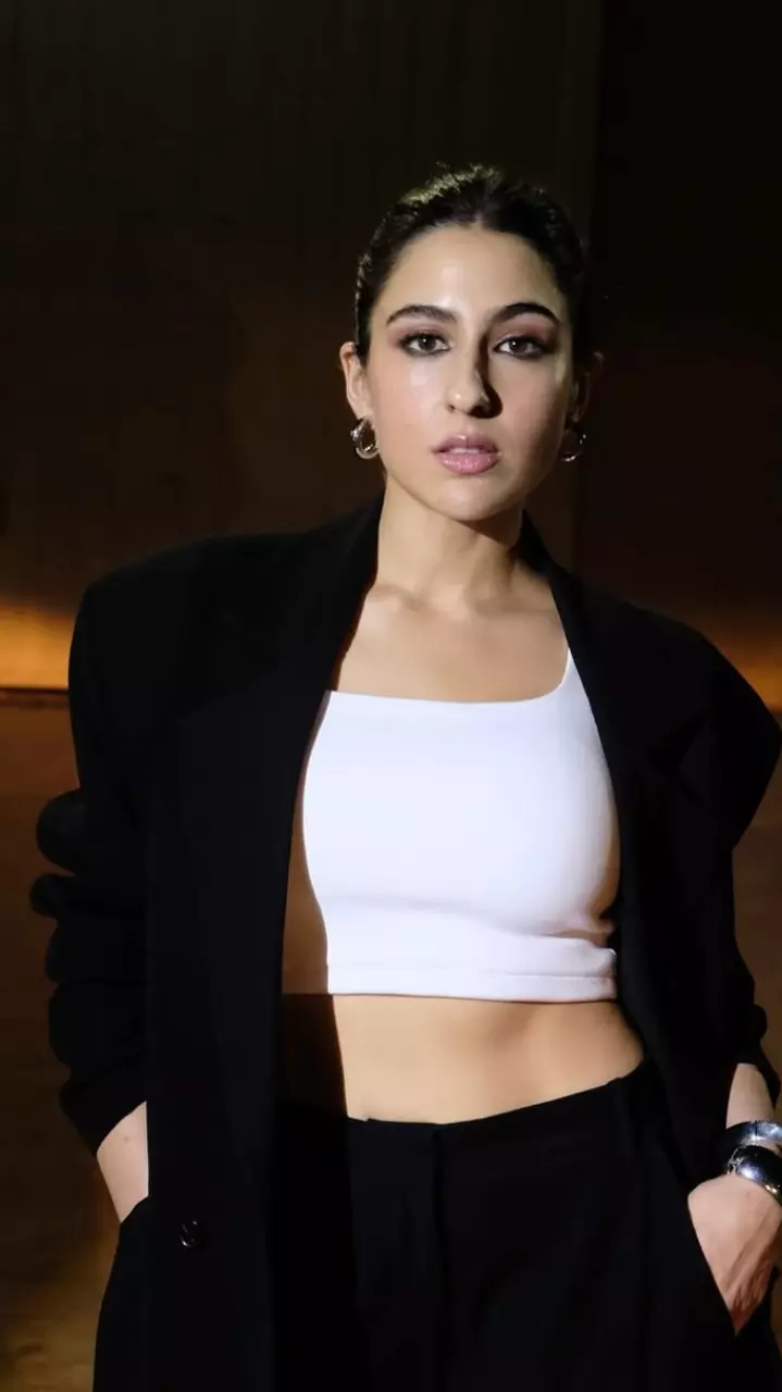 सारा अली खान का दिखा लेडी बॉस लुक