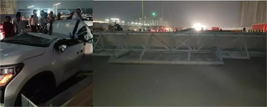 Haryana: बड़ा हादसा, चलती कार पर गिरा बड़ा साइनबोर्ड Haryana: बड़ा हादसा, चलती कार पर गिरा बड़ा साइनबोर्ड