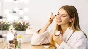 Skin Care: घर पर स्किन केयर करते समय बरतें ये सावधानियां, जानें क्या लगाएं और क्या नहीं Skin Care: घर पर स्किन केयर करते समय बरतें ये सावधानियां, जानें क्या लगाएं और क्या नहीं