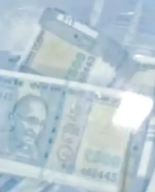 नकली नोट 8 राज्यों में कर रहे थे सप्लाई, पति-पत्नी गिरफ्तार नकली नोट 8 राज्यों में कर रहे थे सप्लाई, पति-पत्नी गिरफ्तार