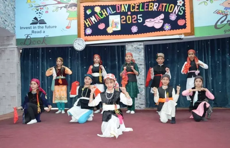 विद्यार्थियों ने हिमाचल की समृद्ध संस्कृति का प्रदर्शन किया विद्यार्थियों ने हिमाचल की समृद्ध संस्कृति का प्रदर्शन किया