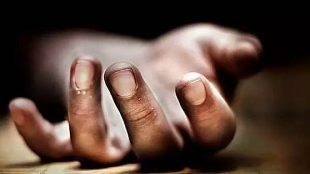 Tamil Nadu : वेलिंगिरी पर्वत पर चढ़ते समय निजी बैंक मैनेजर की मौत Tamil Nadu : वेलिंगिरी पर्वत पर चढ़ते समय निजी बैंक मैनेजर की मौत