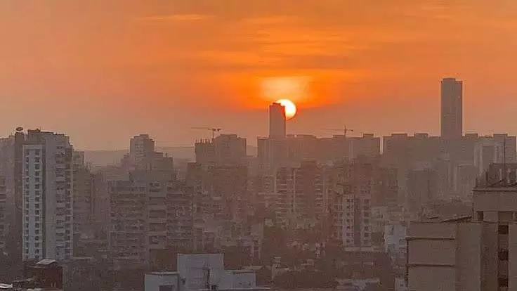 Mumbai : अस्थायी राहत के बाद फिर लौटी भीषण गर्मी Mumbai : अस्थायी राहत के बाद फिर लौटी भीषण गर्मी
