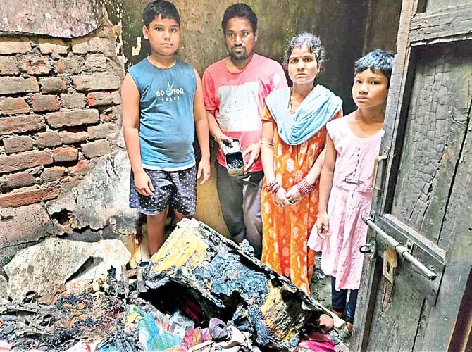 Odisha: बिजली गिरने से लगी आग Odisha: बिजली गिरने से लगी आग
