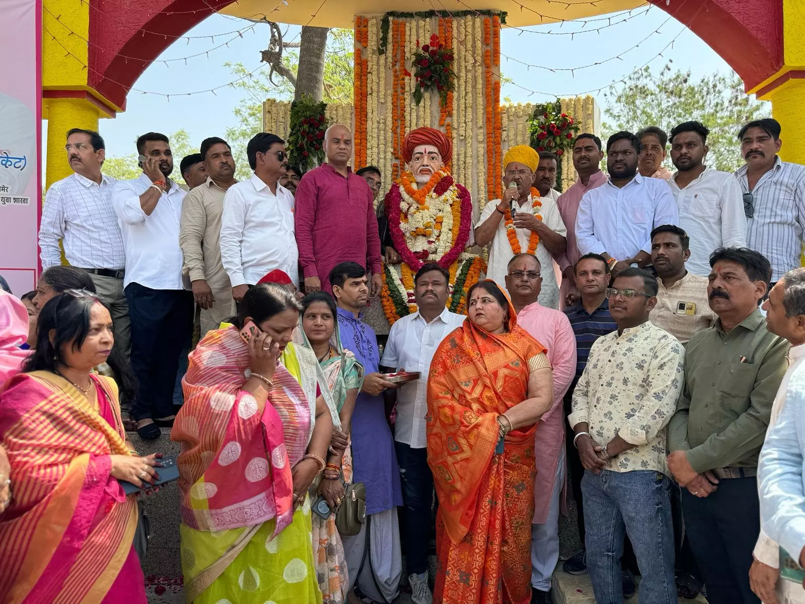 Jaipur: देवनानी विधानसभा अध्यक्ष ने ज्योतिबा फुले जयंती पर किया माल्यार्पण Jaipur: देवनानी विधानसभा अध्यक्ष ने ज्योतिबा फुले जयंती पर किया माल्यार्पण