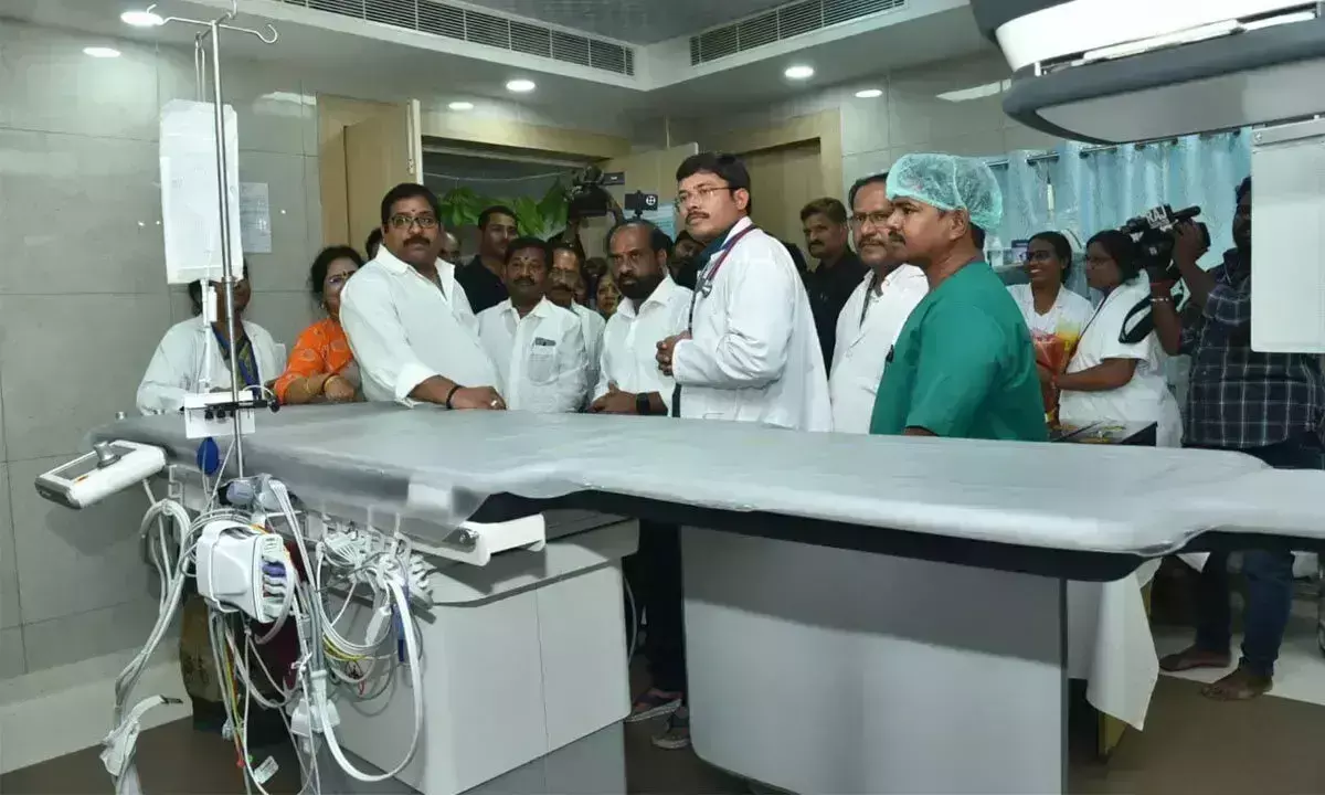Andhra: मंत्री ने जीजीएच में कैथ लैब का उद्घाटन किया Andhra: मंत्री ने जीजीएच में कैथ लैब का उद्घाटन किया