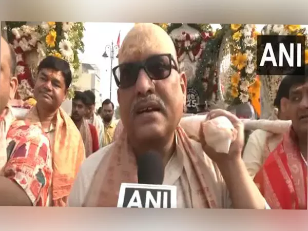 UP कांग्रेस प्रमुख अजय राय ने शोभा यात्रा में हिस्सा लिया UP कांग्रेस प्रमुख अजय राय ने शोभा यात्रा में हिस्सा लिया