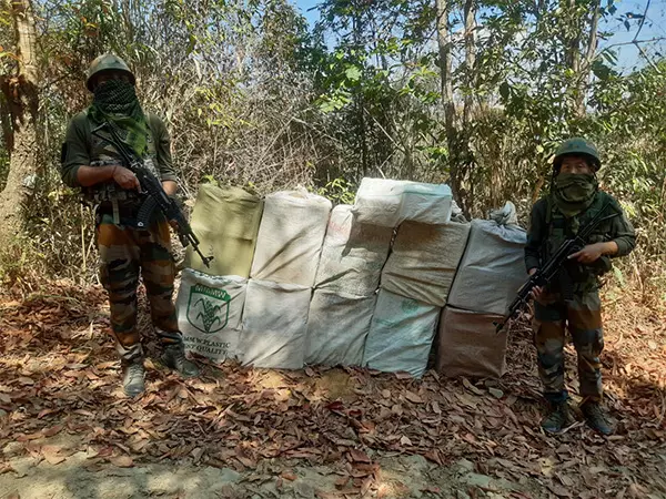 Mizoram: असम राइफल्स ने चंपई में 2.52 लाख रुपये की विदेशी शराब जब्त की Mizoram: असम राइफल्स ने चंपई में 2.52 लाख रुपये की विदेशी शराब जब्त की