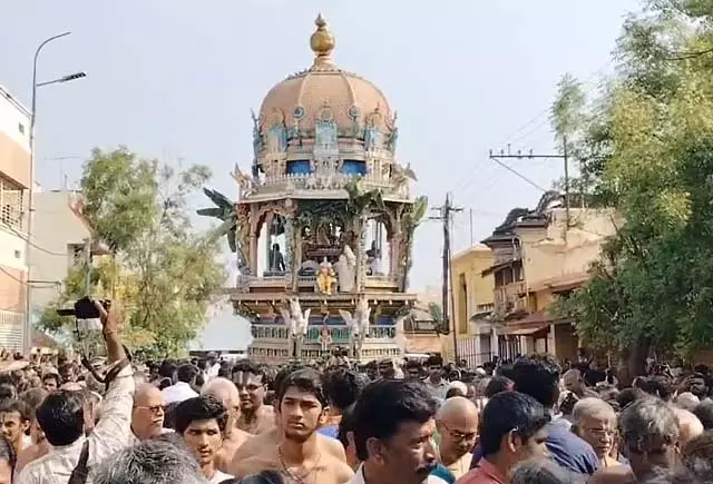 Tamil Nadu: श्रीरंगम मंदिर, त्रिची में पंगुनी रथ जुलूस Tamil Nadu: श्रीरंगम मंदिर, त्रिची में पंगुनी रथ जुलूस