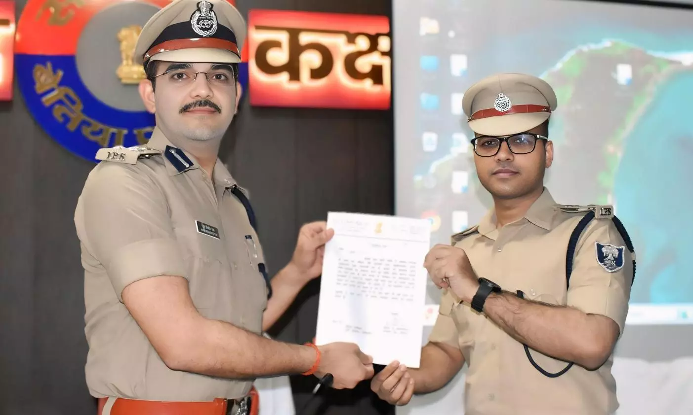 East Champaran: पुलिस व्यवस्था को मिली सराहना, एसपी को सम्मान East Champaran: पुलिस व्यवस्था को मिली सराहना, एसपी को सम्मान