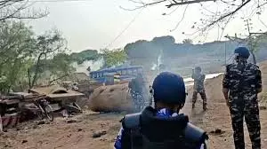 West Bengal: हिंसा भड़की, कई इलाकों में तनाव, सुरक्षा बढ़ाई West Bengal: हिंसा भड़की, कई इलाकों में तनाव, सुरक्षा बढ़ाई