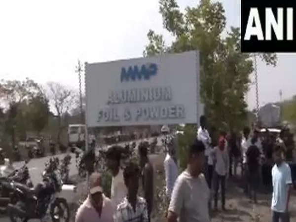 Nagpur : एल्युमिनियम फॉयल बनाने वाली फैक्ट्री में आग लगने से पांच लोगों की मौत Nagpur : एल्युमिनियम फॉयल बनाने वाली फैक्ट्री में आग लगने से पांच लोगों की मौत