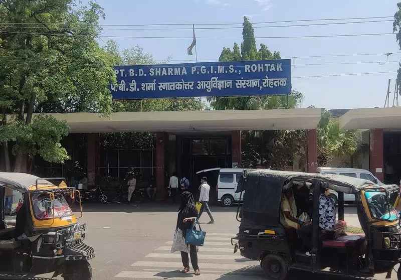 Haryana : डॉक्टरों को भेजा गया भिवानी, रोहतक पीजीआई में मरीज परेशान Haryana : डॉक्टरों को भेजा गया भिवानी, रोहतक पीजीआई में मरीज परेशान