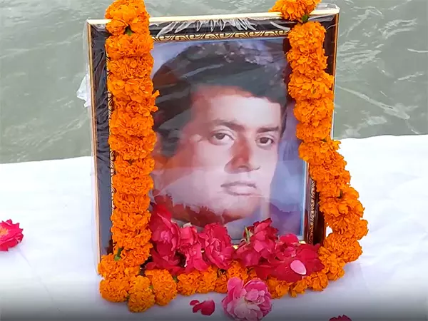Manoj Kumar की अस्थियाँ हरिद्वार में गंगा में विसर्जित की गईं Manoj Kumar की अस्थियाँ हरिद्वार में गंगा में विसर्जित की गईं