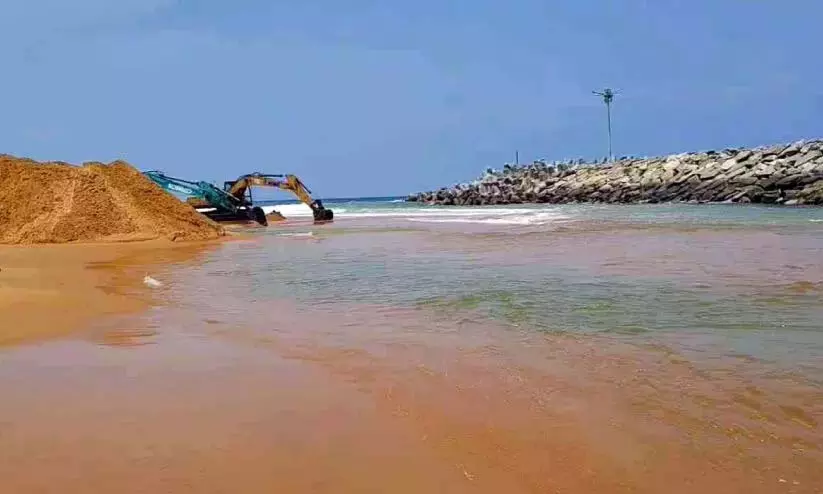 Kerala : मुथलाप्पोझी में मछली पकड़ना ठप्प हो गया Kerala : मुथलाप्पोझी में मछली पकड़ना ठप्प हो गया