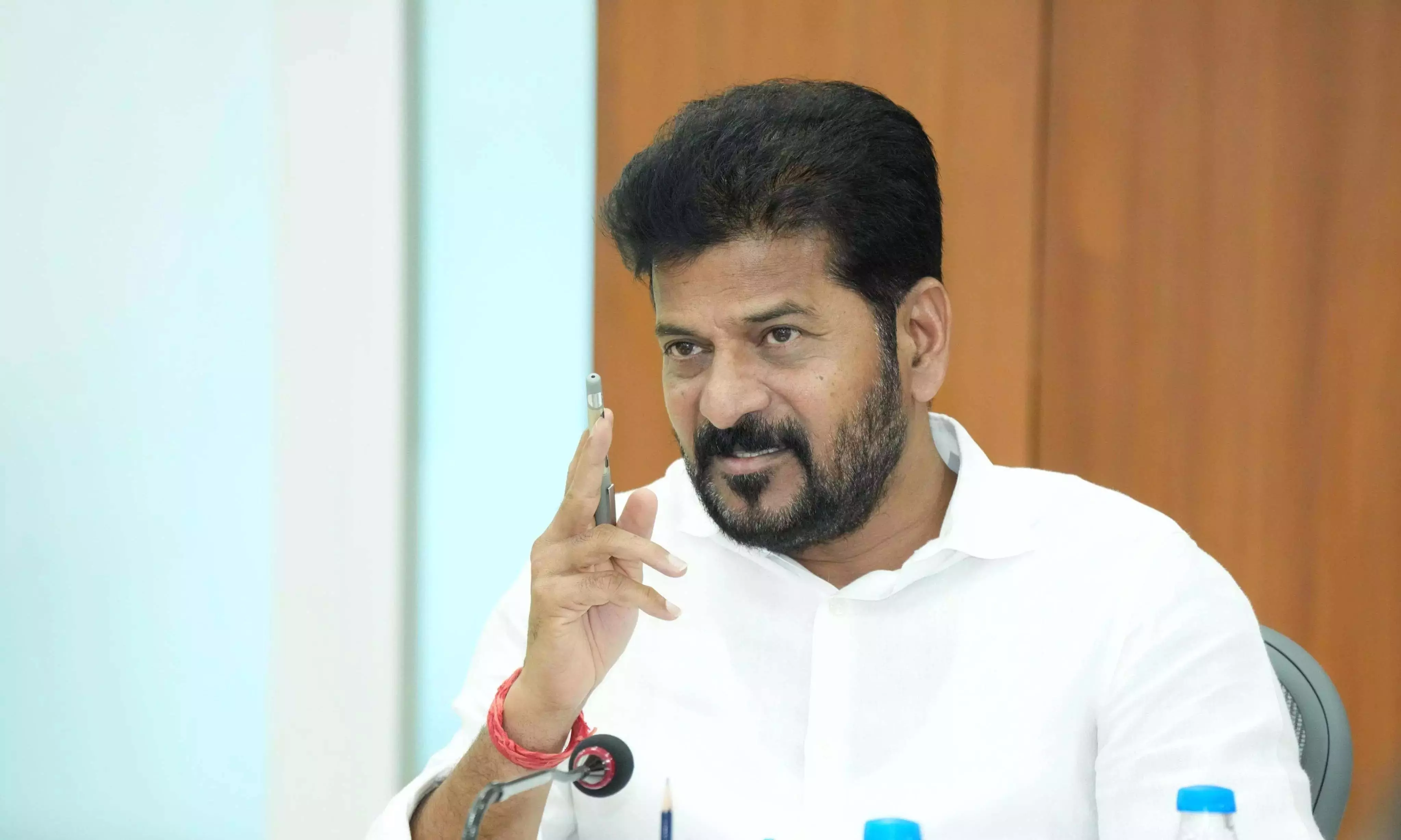 CM रेवंत ने अधिकारियों से मुसी परियोजना में तेजी लाने को कहा CM रेवंत ने अधिकारियों से मुसी परियोजना में तेजी लाने को कहा