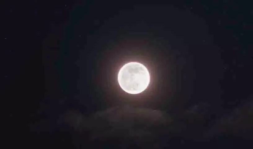 12 अप्रैल को रात के आसमान को रोशन करेगा Pink Moon, भारत में इसे कब देखें 12 अप्रैल को रात के आसमान को रोशन करेगा Pink Moon, भारत में इसे कब देखें