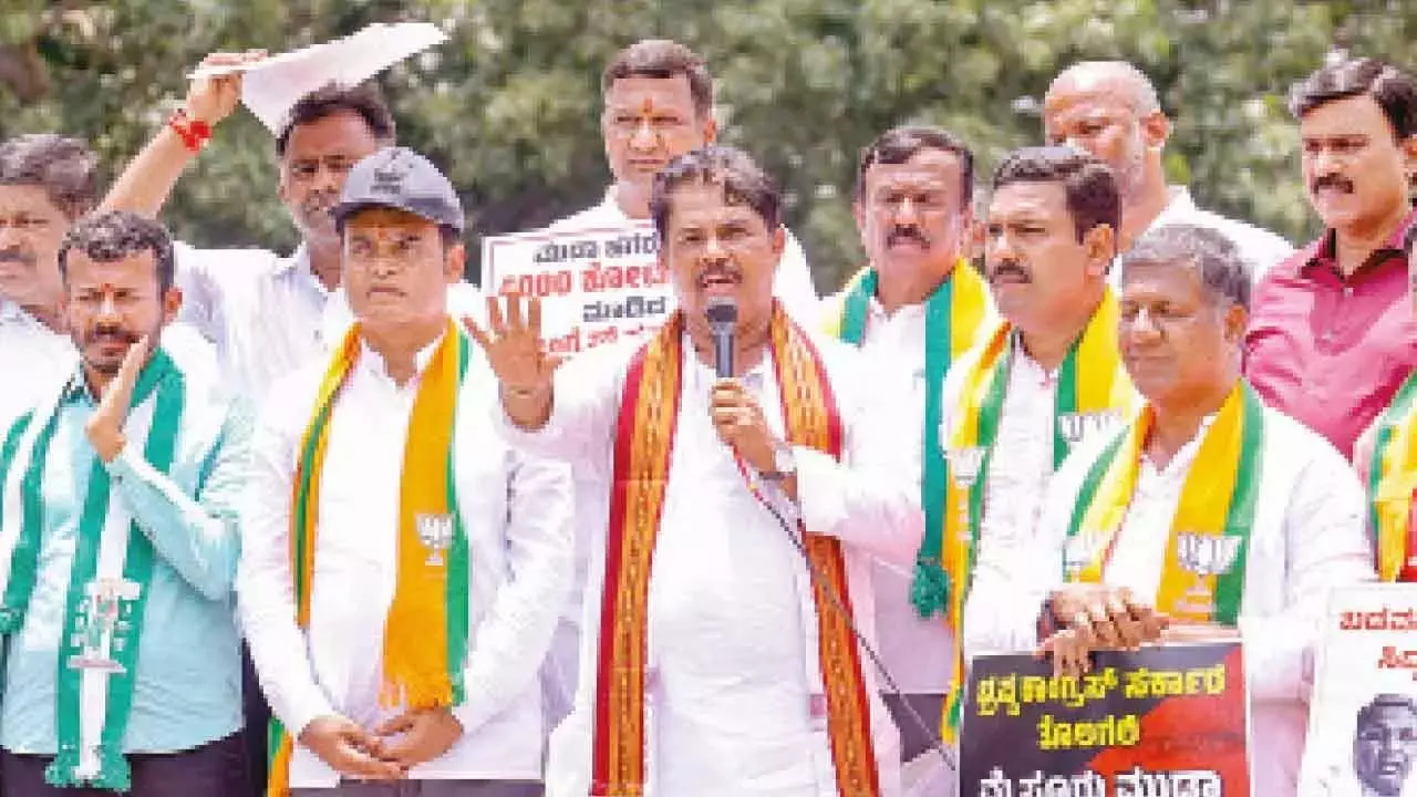 कांग्रेस दलितों पर अत्याचार करने वाली पार्टी: LoP कांग्रेस दलितों पर अत्याचार करने वाली पार्टी: LoP