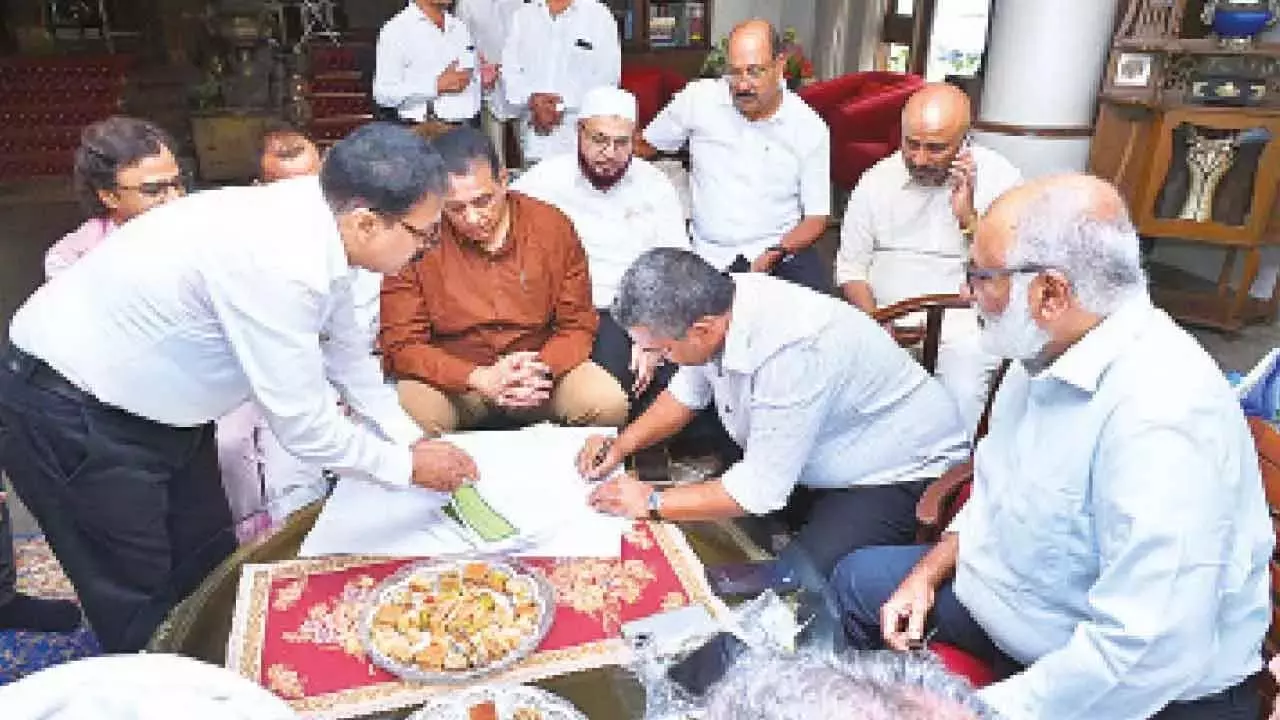 Karnataka: कांग्रेस नेता ने हज भवन के लिए 8 करोड़ रुपये से अधिक की जमीन दान की Karnataka: कांग्रेस नेता ने हज भवन के लिए 8 करोड़ रुपये से अधिक की जमीन दान की