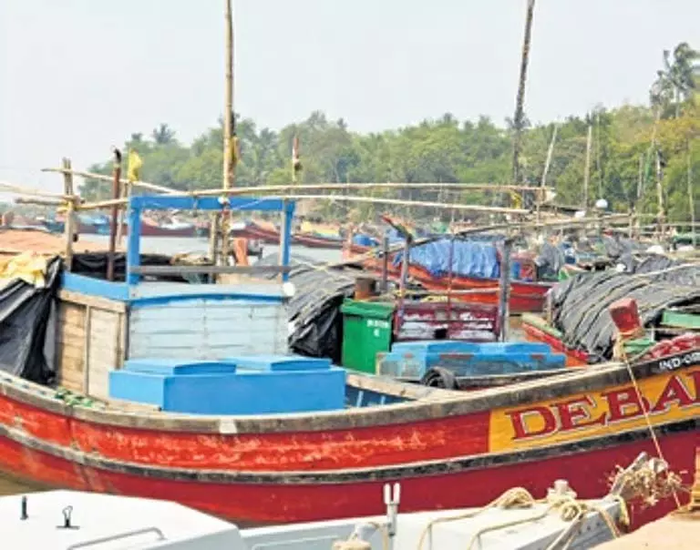Odisha में मछली पकड़ने पर प्रतिबंध से प्रभावित मछुआरों को मिलेगी 15 हजार रुपये की सहायता Odisha में मछली पकड़ने पर प्रतिबंध से प्रभावित मछुआरों को मिलेगी 15 हजार रुपये की सहायता