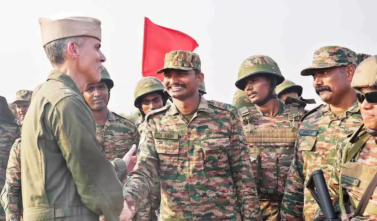 US और भारतीय सैनिकों ने AP के काकीनाडा समुद्र तट पर बड़े पैमाने पर संयुक्त लैंडिंग अभ्यास किया US और भारतीय सैनिकों ने AP के काकीनाडा समुद्र तट पर बड़े पैमाने पर संयुक्त लैंडिंग अभ्यास किया