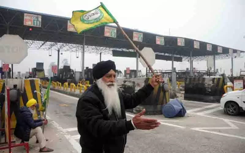 केंद्र ने Punjab को टोल प्लाजा बंद होने से होने वाले नुकसान को वहन करने को कहा केंद्र ने Punjab को टोल प्लाजा बंद होने से होने वाले नुकसान को वहन करने को कहा