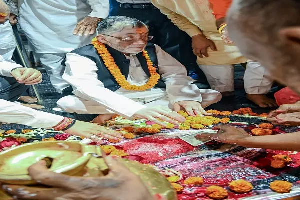 Ranchi: राज्यपाल ने बाबा बैद्यनाथ मंदिर में की पूजा-अर्चना Ranchi: राज्यपाल ने बाबा बैद्यनाथ मंदिर में की पूजा-अर्चना