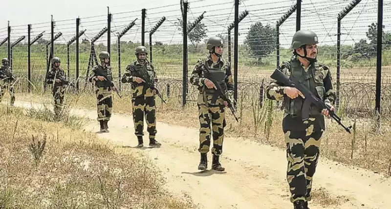 नियंत्रण रेखा पर घुसपैठ की कोशिश नाकाम करते हुए सेना ने JCO को मार गिराया नियंत्रण रेखा पर घुसपैठ की कोशिश नाकाम करते हुए सेना ने JCO को मार गिराया