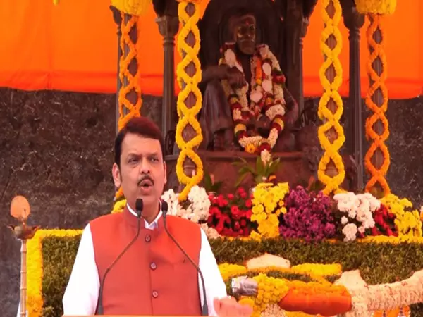 फडणवीस ने Delhi में छत्रपति शिवाजी महाराज के स्मारक की मांग उठाई फडणवीस ने Delhi में छत्रपति शिवाजी महाराज के स्मारक की मांग उठाई