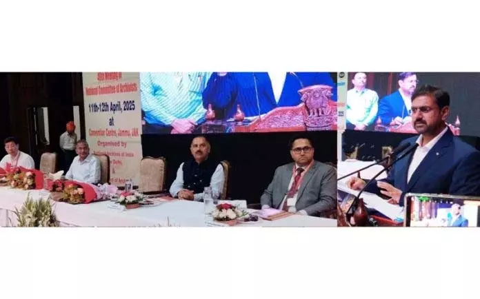 Satish Sharma ने अभिलेखागार रिकॉर्डों के 100% डिजिटलीकरण का आह्वान किया Satish Sharma ने अभिलेखागार रिकॉर्डों के 100% डिजिटलीकरण का आह्वान किया