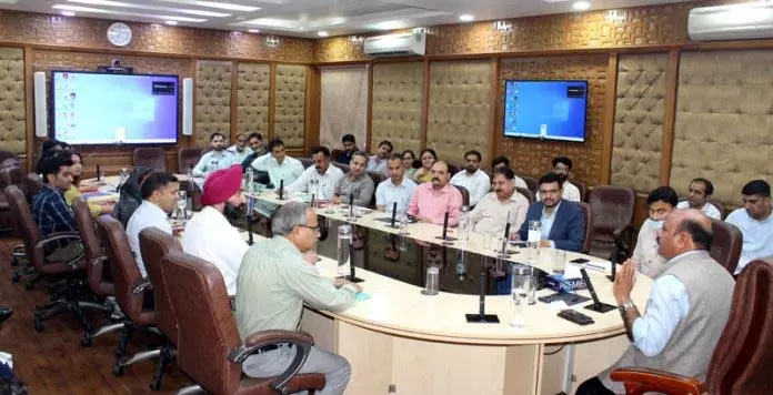 सरकार उद्यमिता और रोजगार को बढ़ावा देने पर ध्यान केंद्रित कर रही है: DyCM सरकार उद्यमिता और रोजगार को बढ़ावा देने पर ध्यान केंद्रित कर रही है: DyCM