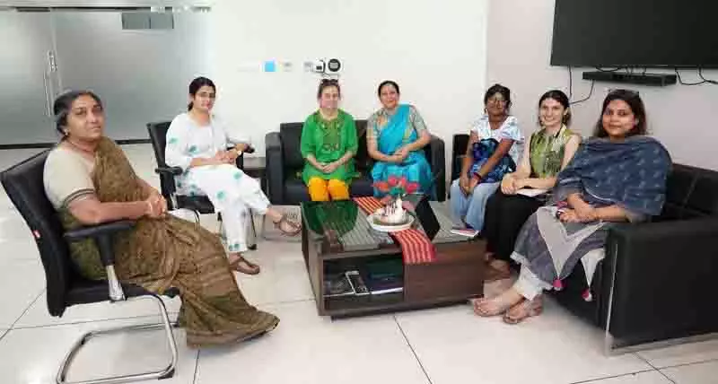 City के पहले अंतर-देशीय गोद लेने के आठ साल बाद, किशोरी लड़की अपनी जड़ों की ओर लौटी City के पहले अंतर-देशीय गोद लेने के आठ साल बाद, किशोरी लड़की अपनी जड़ों की ओर लौटी
