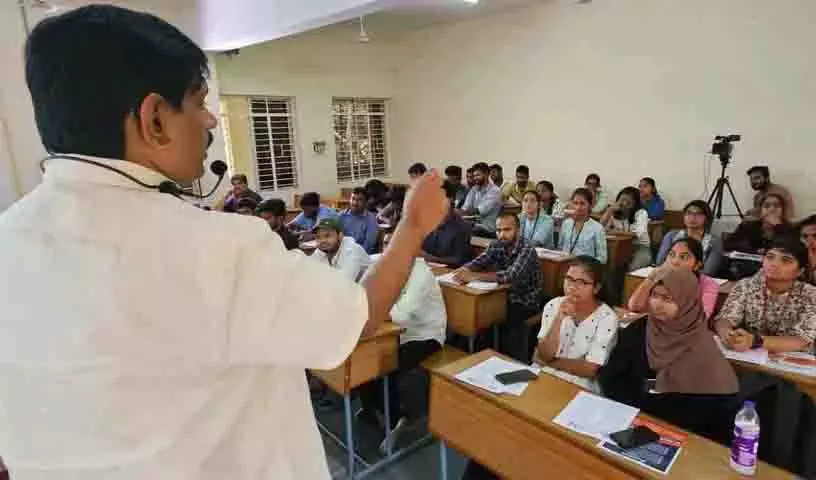 सीबीआईटी ने UPSC की तैयारी पर उन्मुखीकरण सत्र आयोजित किया सीबीआईटी ने UPSC की तैयारी पर उन्मुखीकरण सत्र आयोजित किया
