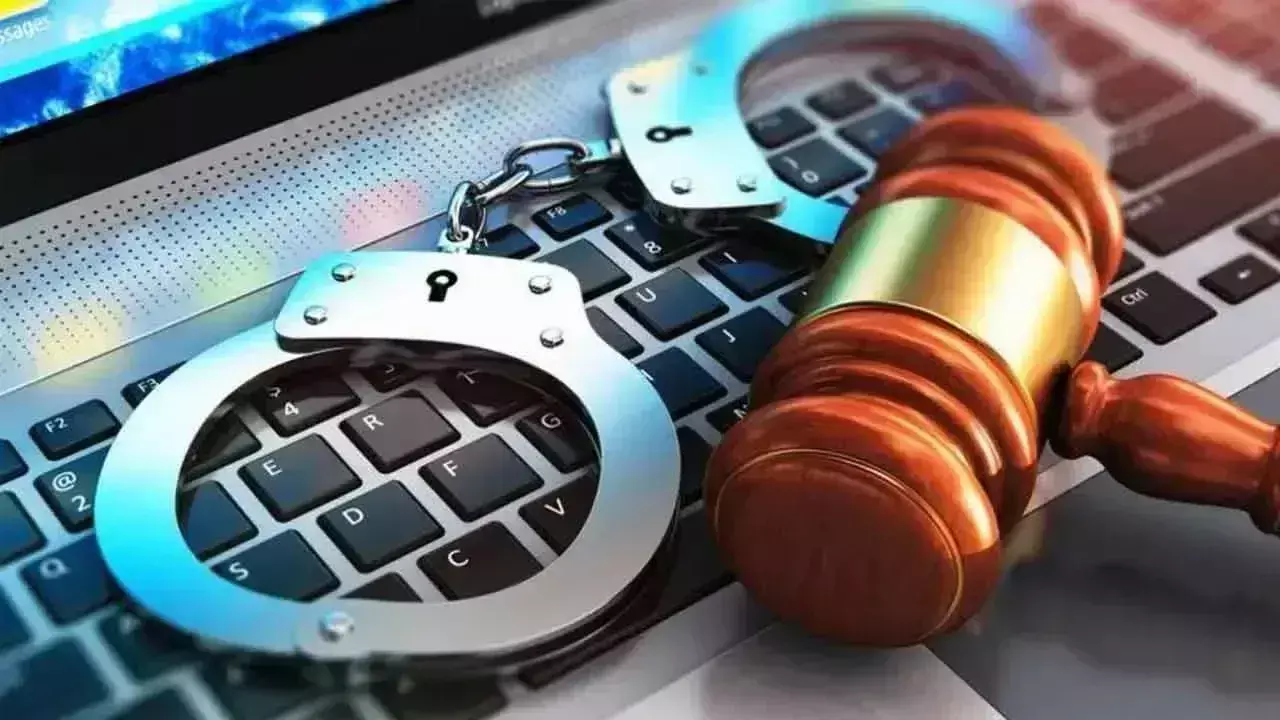 Cyber अपराध पुलिस ने निवेश धोखाधड़ी में दिल्ली से एक व्यक्ति को गिरफ्तार किया Cyber अपराध पुलिस ने निवेश धोखाधड़ी में दिल्ली से एक व्यक्ति को गिरफ्तार किया