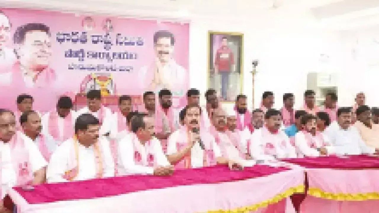 Telangana: केसीआर की बराबरी कोई नहीं कर सकता: विनय भास्कर Telangana: केसीआर की बराबरी कोई नहीं कर सकता: विनय भास्कर