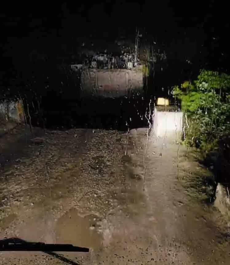 Kullu में मंगलौर के पास औट-लुहरी हाईवे पर पुल ढहने से यातायात बाधित Kullu में मंगलौर के पास औट-लुहरी हाईवे पर पुल ढहने से यातायात बाधित