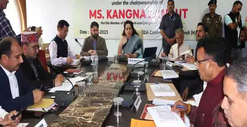 केंद्रीय योजनाओं के क्रियान्वयन में सरकार के साथ सहयोग करेंगी Kangana रनौत केंद्रीय योजनाओं के क्रियान्वयन में सरकार के साथ सहयोग करेंगी Kangana रनौत