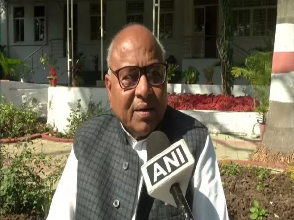 महाराष्ट्र के सीएम फडणवीस की दिग्विजय सिंह पर टिप्पणी पर MP कांग्रेस नेता गोविंद सिंह ने कही ये बात महाराष्ट्र के सीएम फडणवीस की दिग्विजय सिंह पर टिप्पणी पर MP कांग्रेस नेता गोविंद सिंह ने कही ये बात