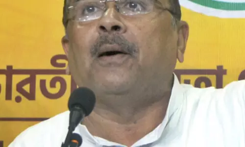 सार्वजनिक और निजी संपत्तियों को नुकसान पहुंचाया जा रहा, लोकतंत्र में विरोध के नाम पर हिंसा की कोई जगह नहीं: शुभेंदु अधिकारी सार्वजनिक और निजी संपत्तियों को नुकसान पहुंचाया जा रहा, लोकतंत्र में विरोध के नाम पर हिंसा की कोई जगह नहीं: शुभेंदु अधिकारी