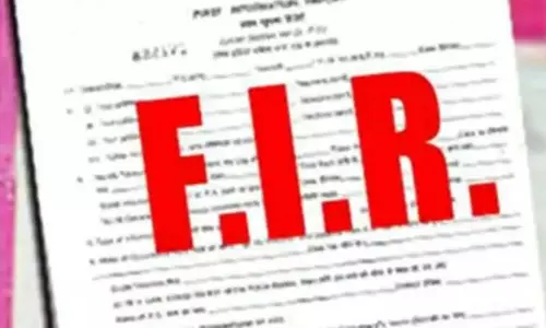 रायपुर में पुलिस अधिकारी के साथ हाथापाई, थाने के अंदर हुड़दंग