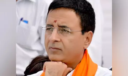 रणदीप सिंह सुरजेवाला ने EVM पर तुलसी गबार्ड की टिप्पणी पर ईसीआई और सरकार की चुप्पी पर सवाल उठाए रणदीप सिंह सुरजेवाला ने EVM पर तुलसी गबार्ड की टिप्पणी पर ईसीआई और सरकार की चुप्पी पर सवाल उठाए