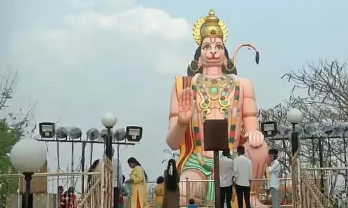 Delhi: विभिन्न मंदिरों में विशेष पूजा-अर्चना, भक्तों ने लगाए महाबली हनुमान के नाम के जयकारे