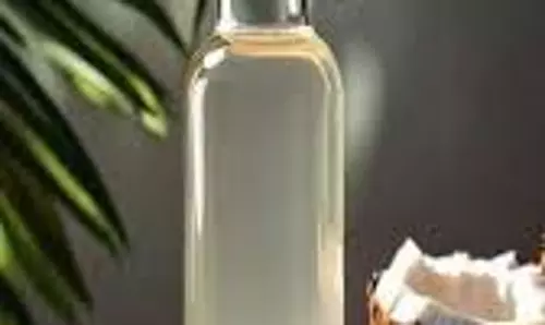 Beauty Tips: नारियल तेल में ये 5 प्राकृतिक चीजें मिलाकर लगाएं, शीशे की तरह चमक उठेगा चेहरा Beauty Tips: नारियल तेल में ये 5 प्राकृतिक चीजें मिलाकर लगाएं, शीशे की तरह चमक उठेगा चेहरा