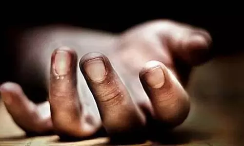 Tamil Nadu : वेलिंगिरी पर्वत पर चढ़ते समय निजी बैंक मैनेजर की मौत Tamil Nadu : वेलिंगिरी पर्वत पर चढ़ते समय निजी बैंक मैनेजर की मौत