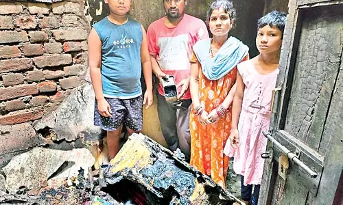 Odisha: बिजली गिरने से लगी आग Odisha: बिजली गिरने से लगी आग