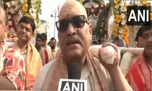 UP कांग्रेस प्रमुख अजय राय ने शोभा यात्रा में हिस्सा लिया